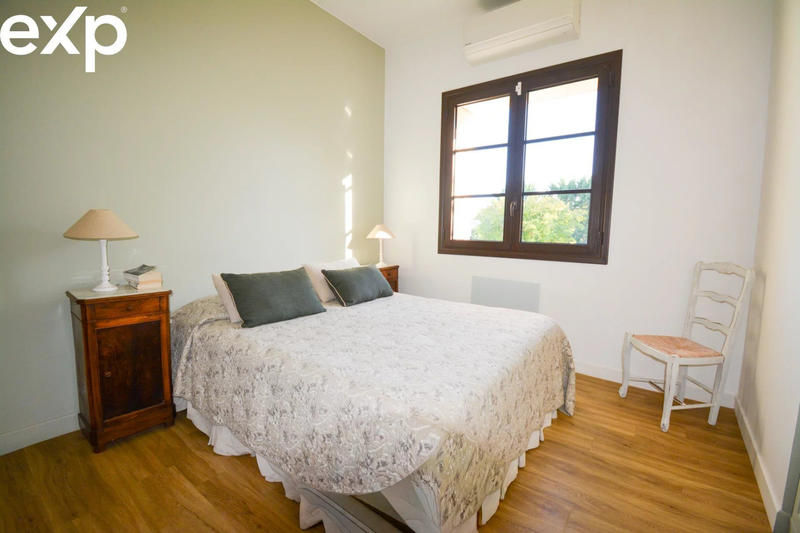 Maison - 300 m² - 9 pièces