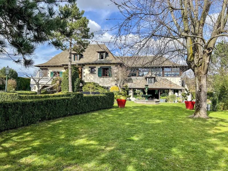 Maison - 429 m² - 10 pièces