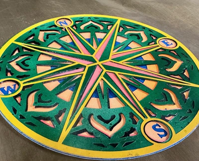 Histoires en famille - atelier papercut : création d'une boussole