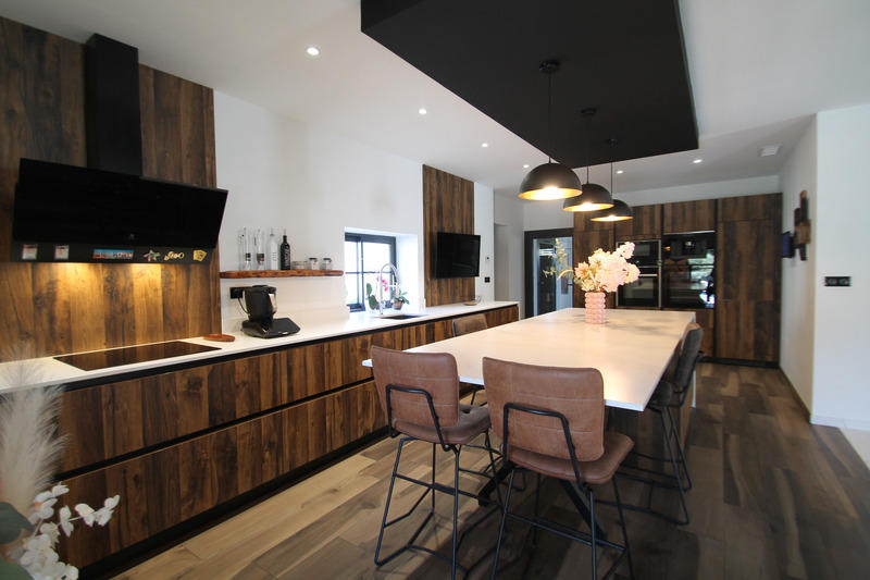 Maison - 280 m² - 9 pièces