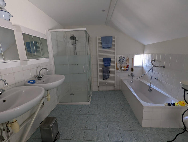 Maison - 220 m² - 8 pièces