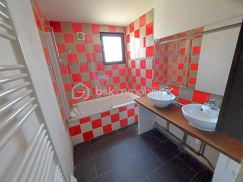 Maison jumelée - 94 m² - 4 pièces