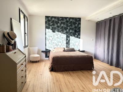 Maison - 210 m² - 6 pièces