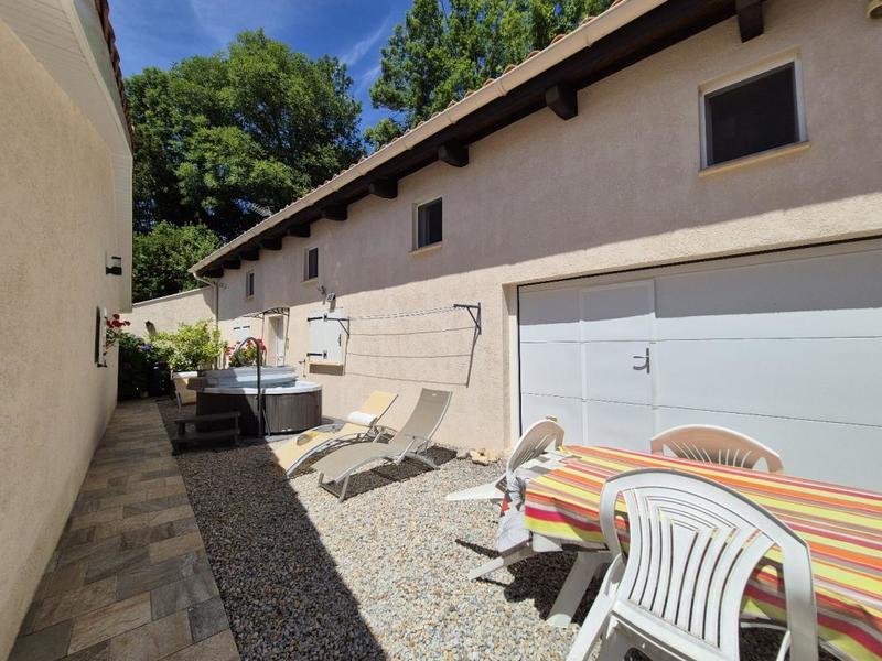 Maison - 200 m² - 6 pièces