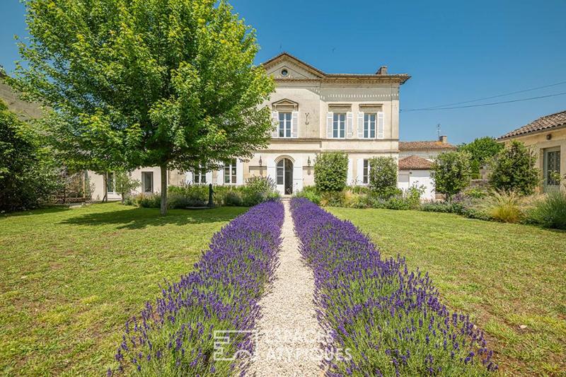 Demeure - 390 m² - 10 pièces