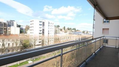 Appartement - 74 m² - 2 pièces