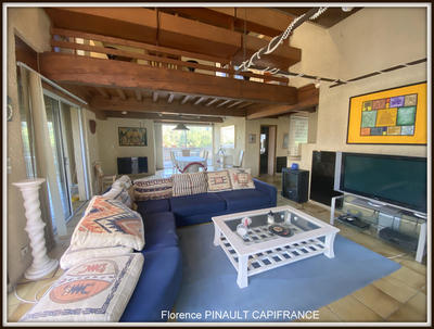 Maison - 225 m² - 8 pièces