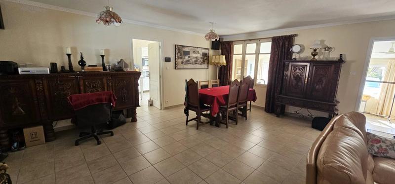 Maison - 400 m² - 10 pièces