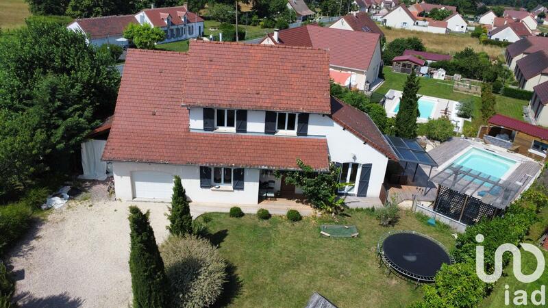 Maison - 180 m² - 7 pièces