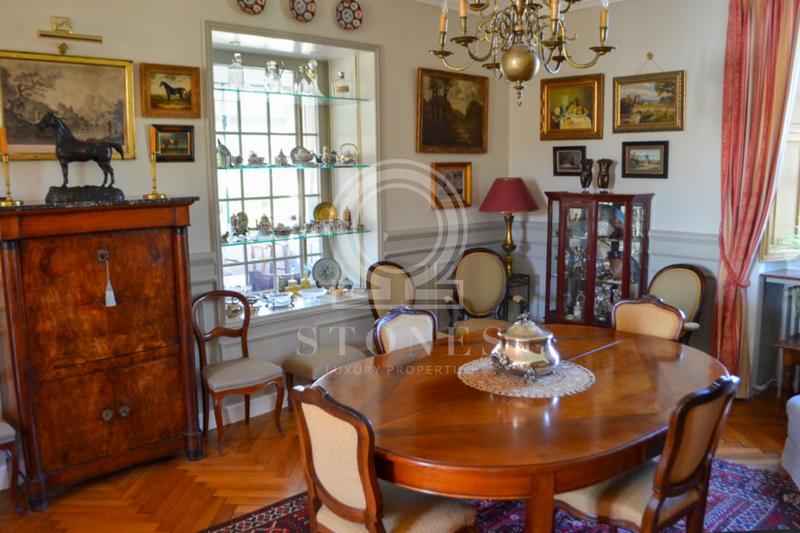 Maison - 240 m² - 12 pièces