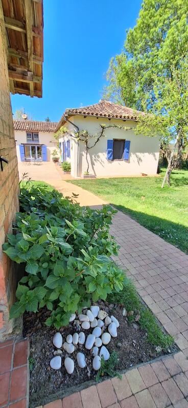 Maison - 285 m² - 14 pièces