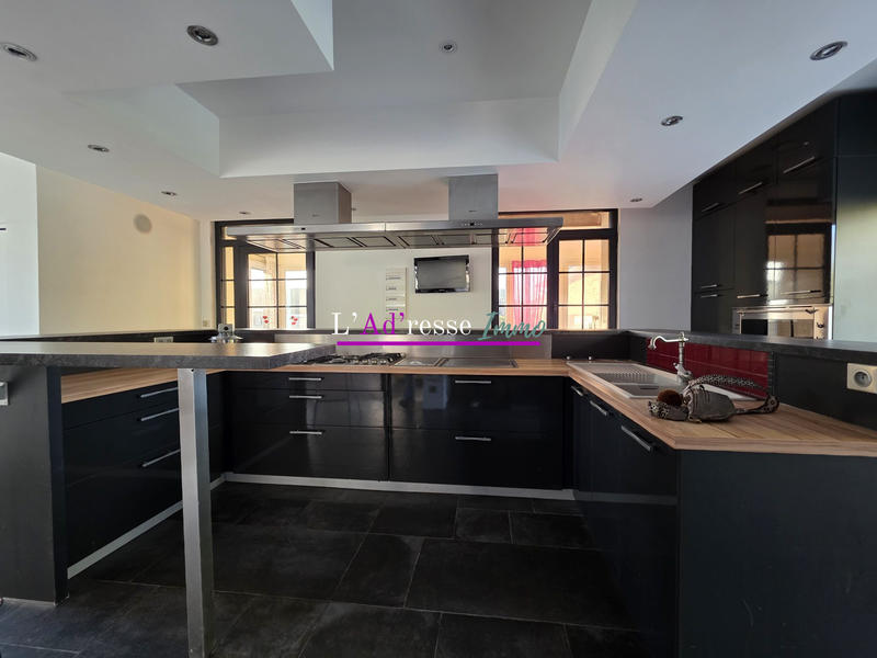 Maison - 169 m² - 8 pièces