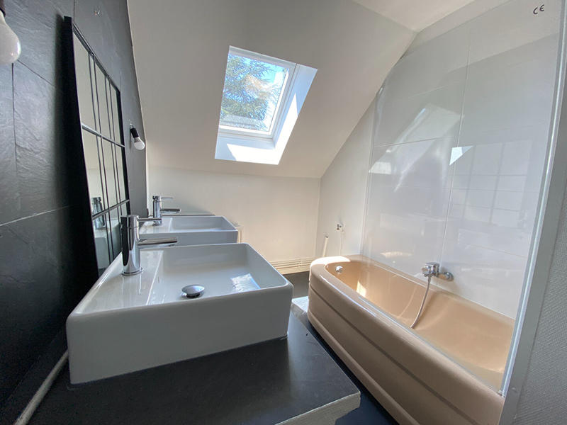 Maison - 186 m² - 8 pièces