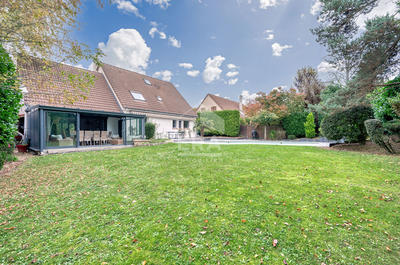 Maison - 285 m² - 8 pièces