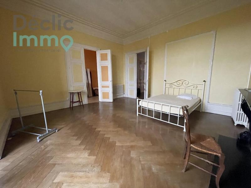 Maison - 270 m² - 8 pièces