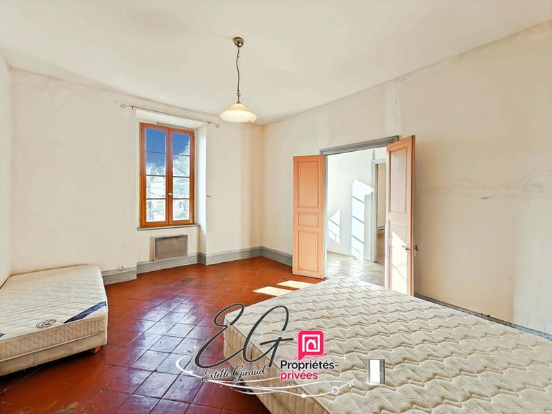 Propriété - 168 m² - 6 pièces