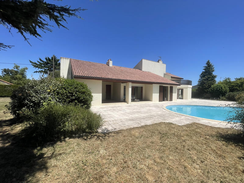 Maison - 275 m² - 8 pièces