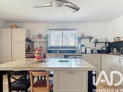 Maison - 250 m² - 10 pièces