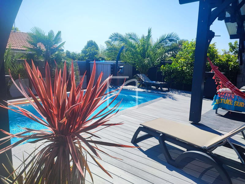 Propriété - 228 m² - 8 pièces