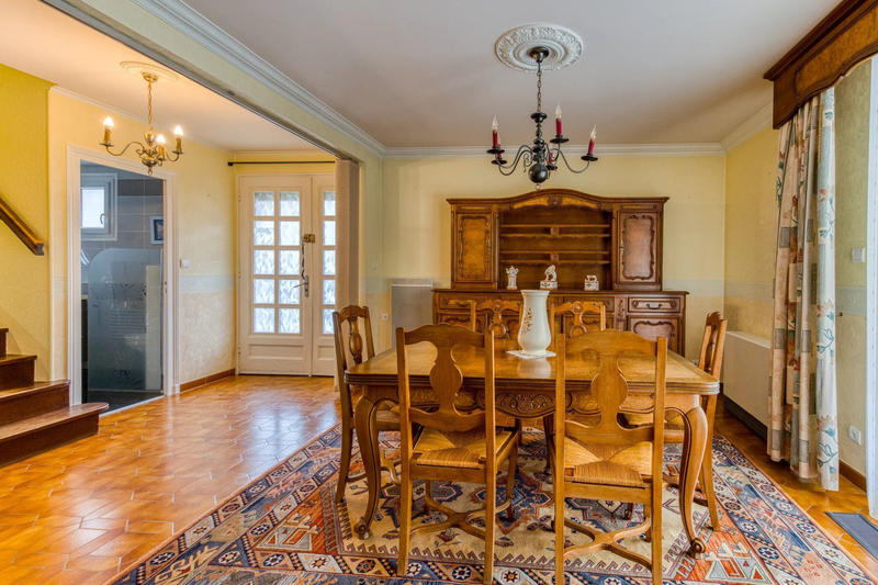 Maison - 121 m² - 7 pièces