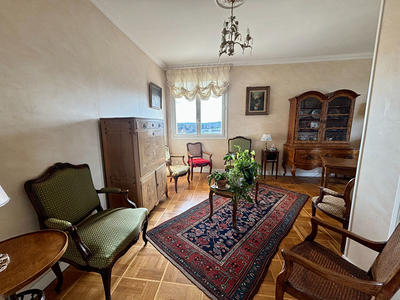 Appartement - 153 m² - 6 pièces