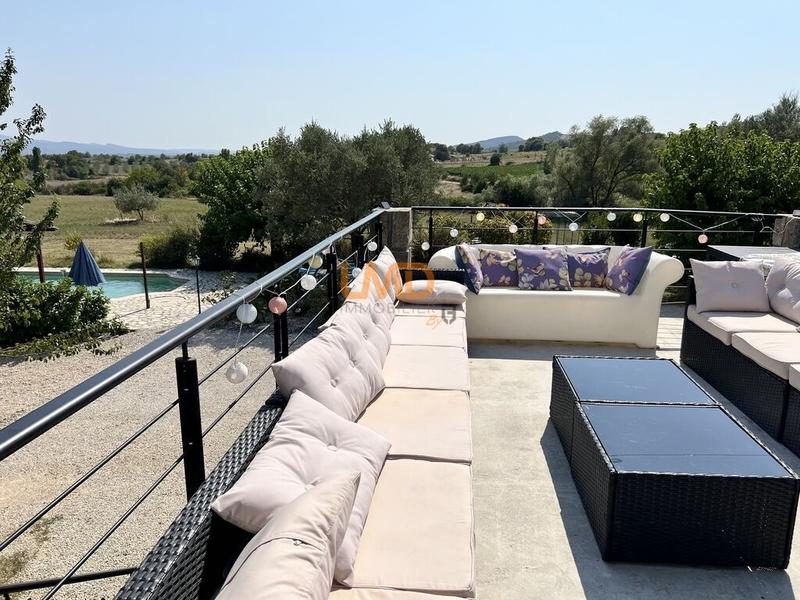 Mas - 244 m² - 8 pièces