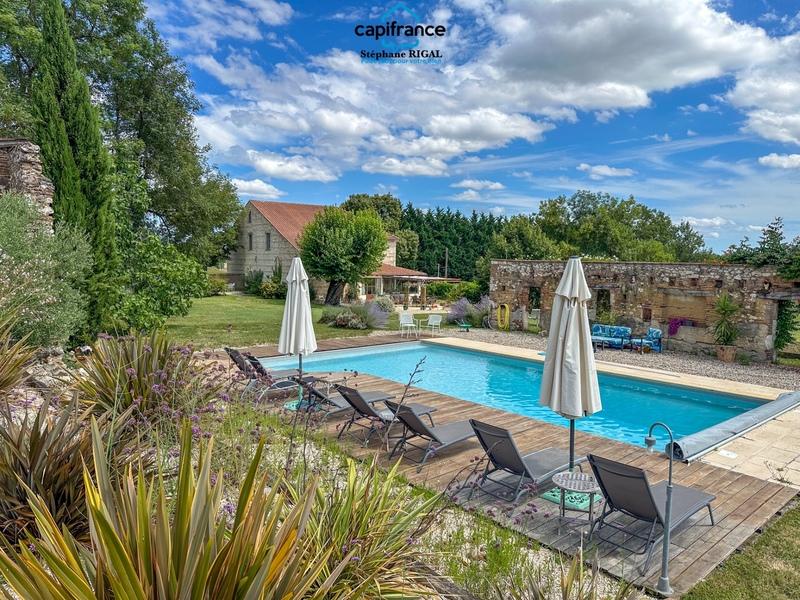 Maison de maîtres - 360 m² - 10 pièces