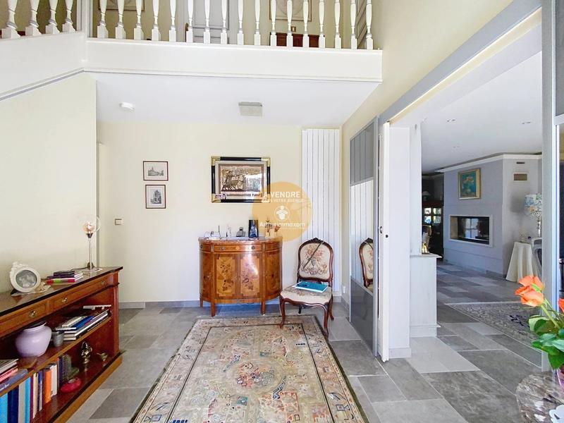 Maison - 181 m² - 7 pièces