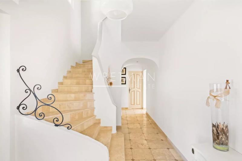 Villa - 260 m² - 10 pièces