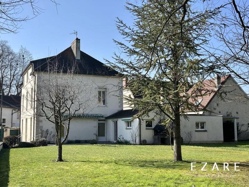 Maison - 240 m² - 9 pièces