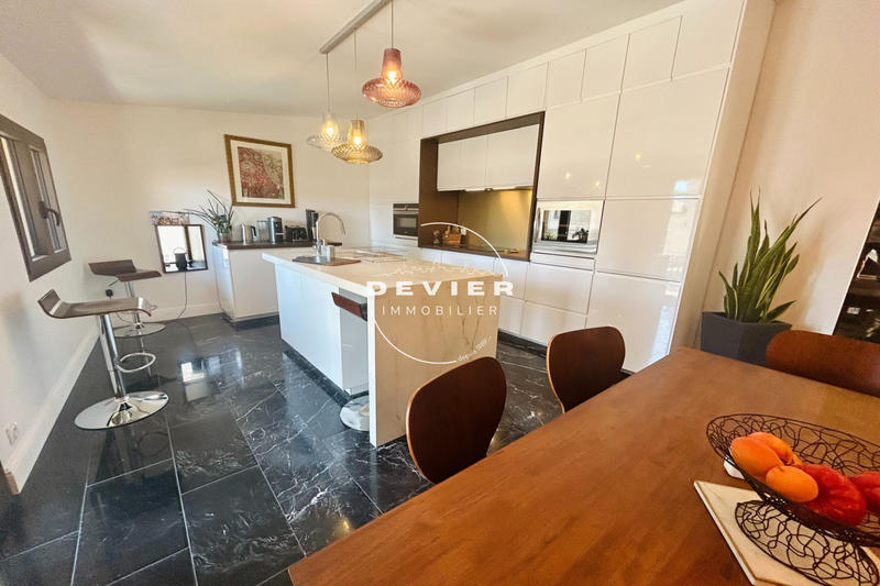 Maison - 200 m² - 7 pièces