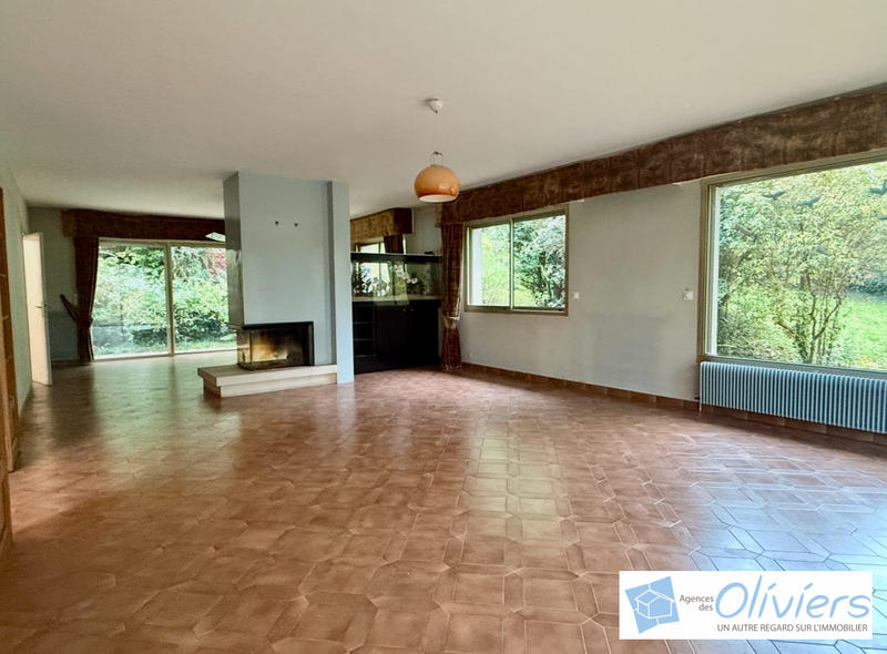 Maison traditionnelle - 375 m² - 9 pièces