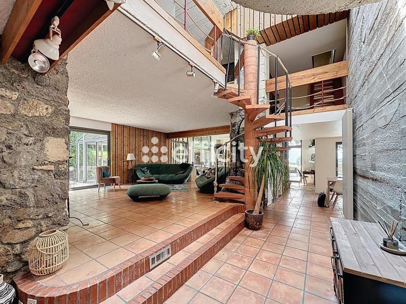 Maison - 243 m² - 5 pièces