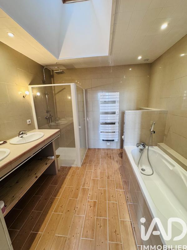 Maison - 252 m² - 7 pièces