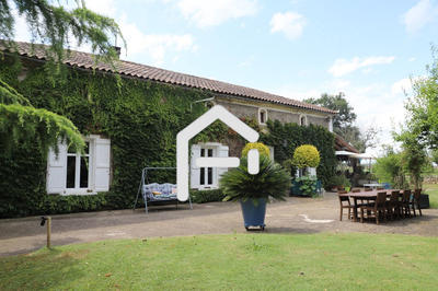 Maison - 250 m² - 7 pièces