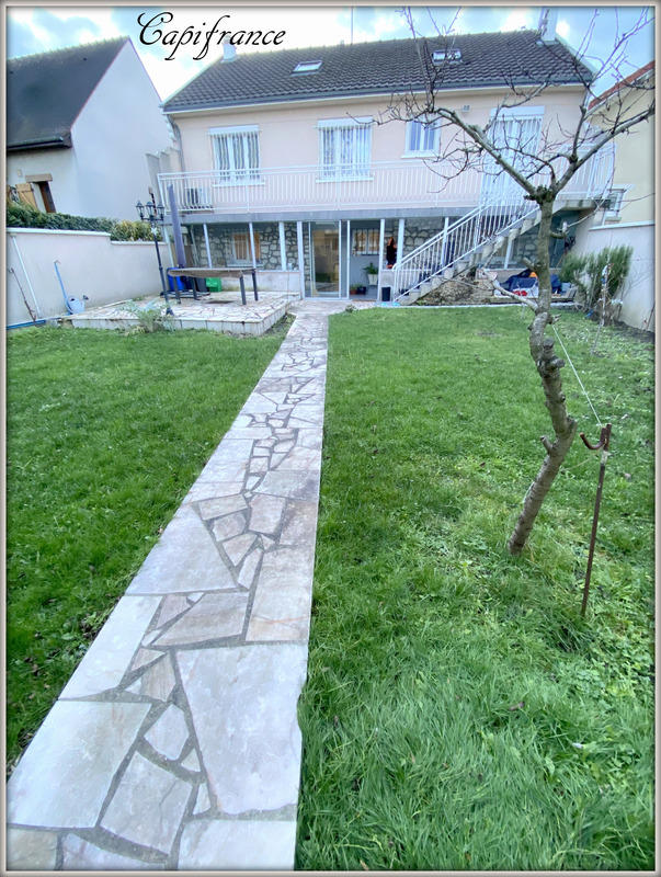 Maison - 250 m² - 9 pièces