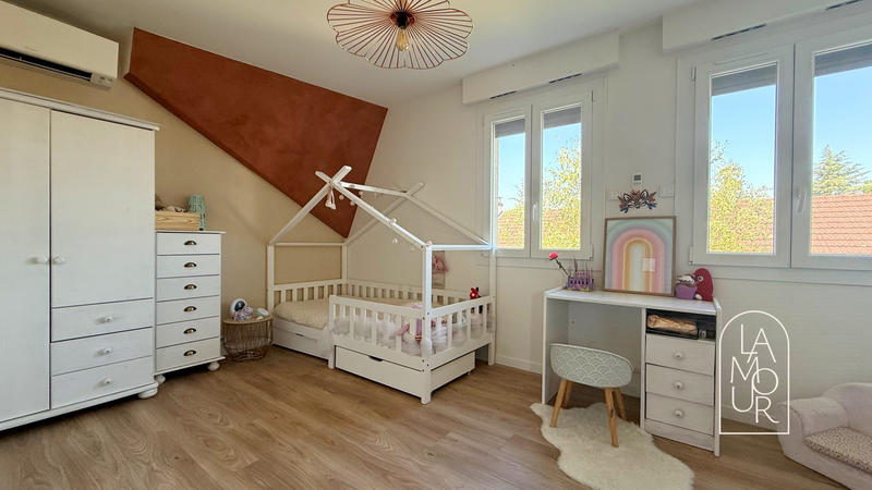 Maison traditionnelle - 193 m² - 9 pièces