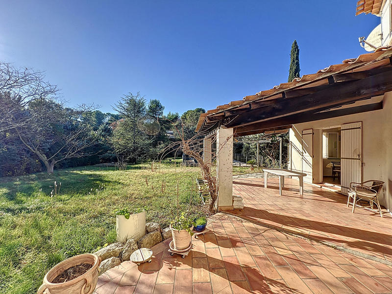 Maison - 236 m² - 7 pièces