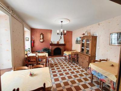 Maison - 250 m² - 10 pièces