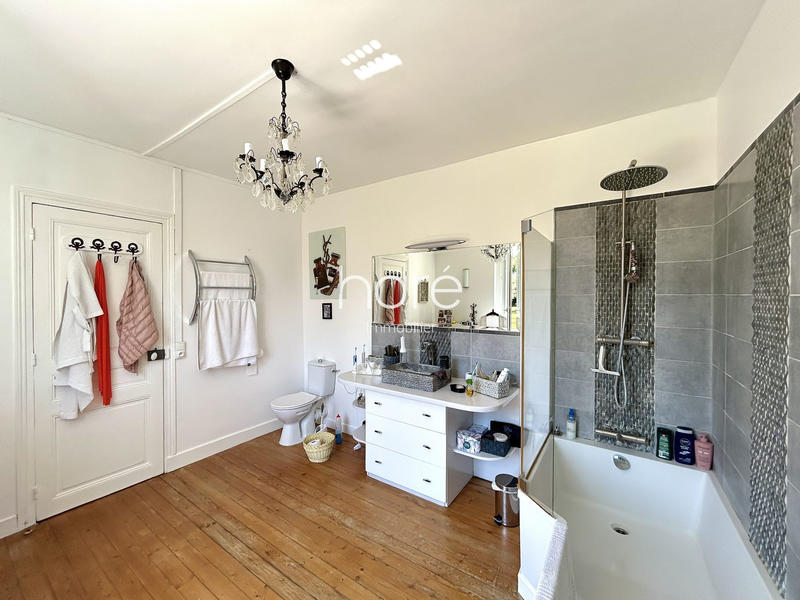 Maison - 282 m² - 11 pièces