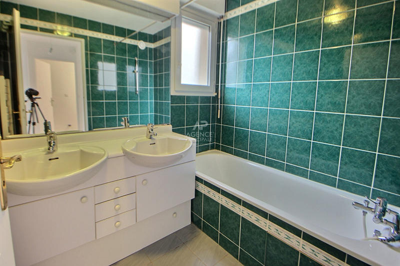 Appartement - 82 m² - 4 pièces