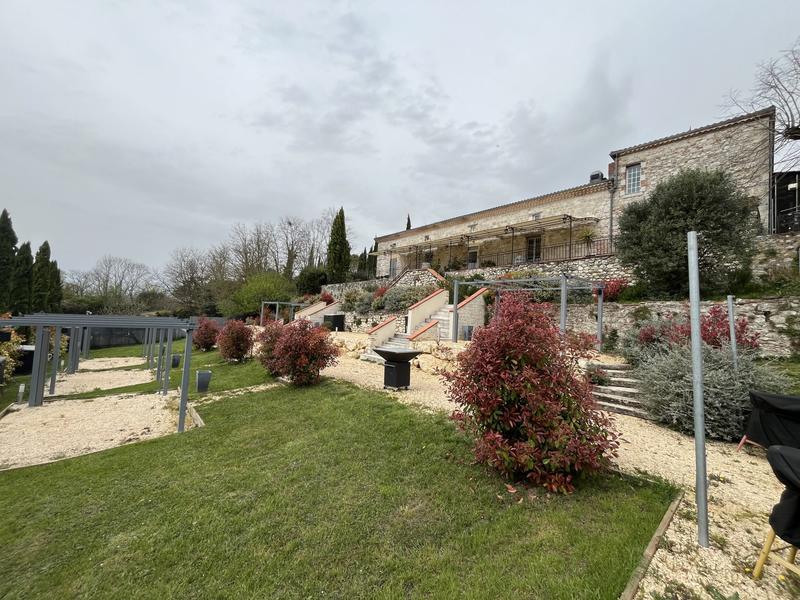 Maison traditionnelle - 650 m² - 12 pièces