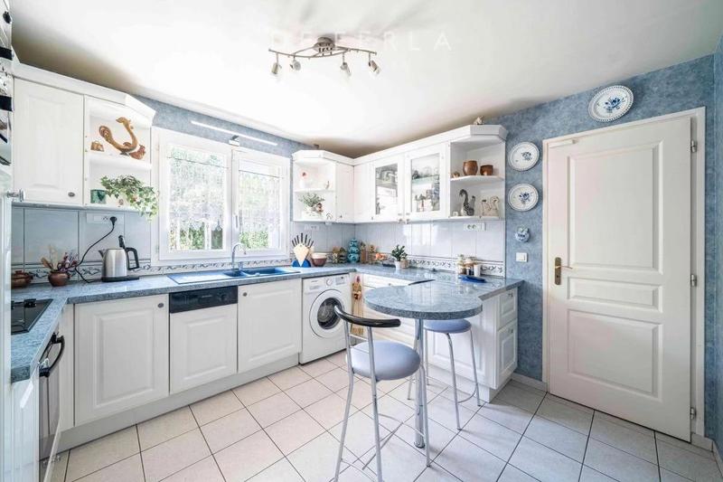 Maison - 230 m² - 5 pièces