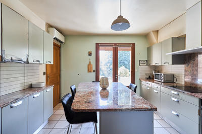 Maison - 237 m² - 9 pièces