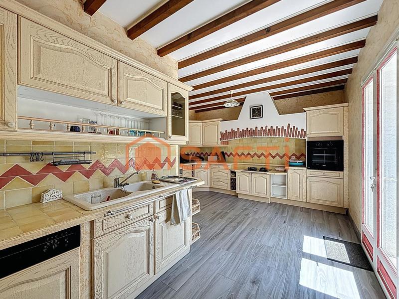 Maison - 230 m² - 7 pièces