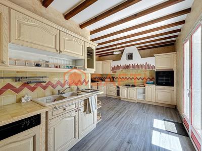 Maison - 230 m² - 7 pièces