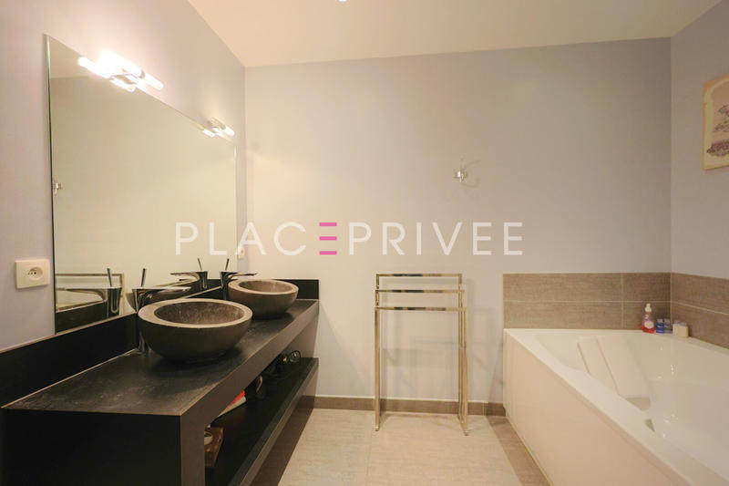 Appartement - 269 m² - 5 pièces