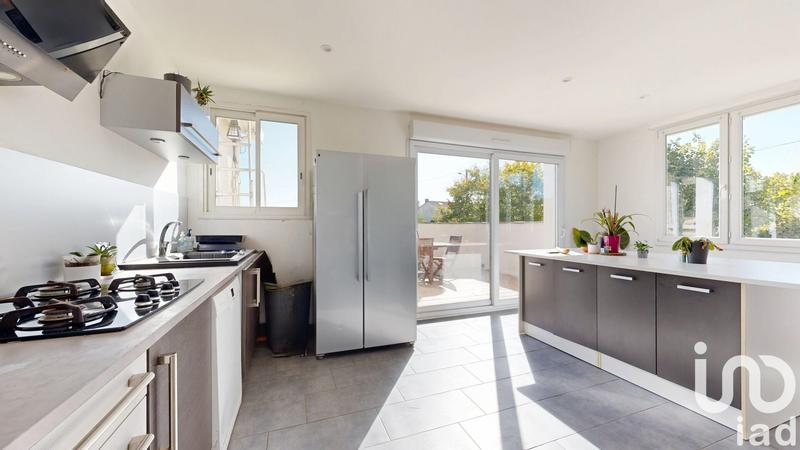 Maison - 213 m² - 9 pièces