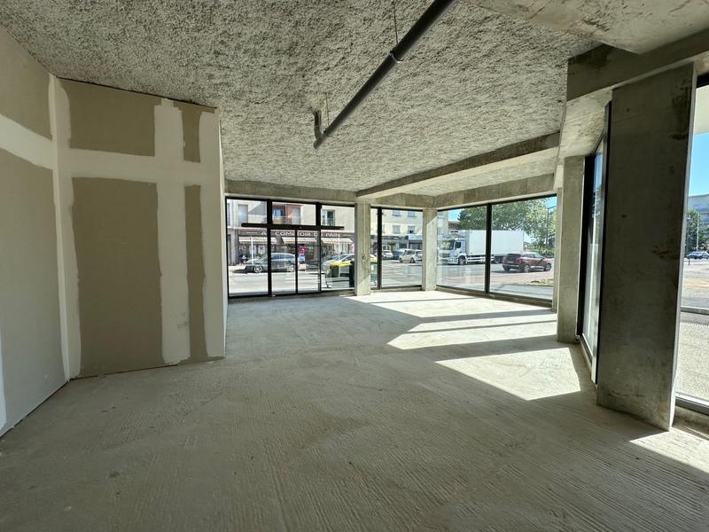 Local commercial - 197 m² - 1 pièce