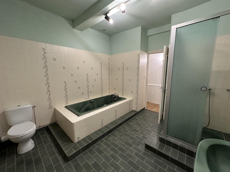 Maison - 240 m² - 12 pièces